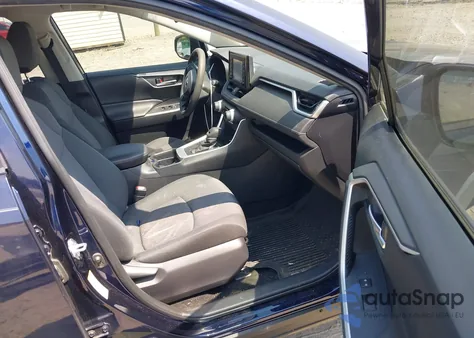 2019 Toyota Rav4 Xle z USA, uszkodzony, nr VIN JTMW1RFV0KD509631